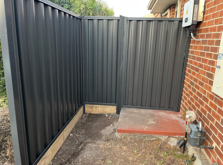 1.8m high Colorbond side gate and privacy fence completed in Carrum Downs after previous fencing work completed for the same client.