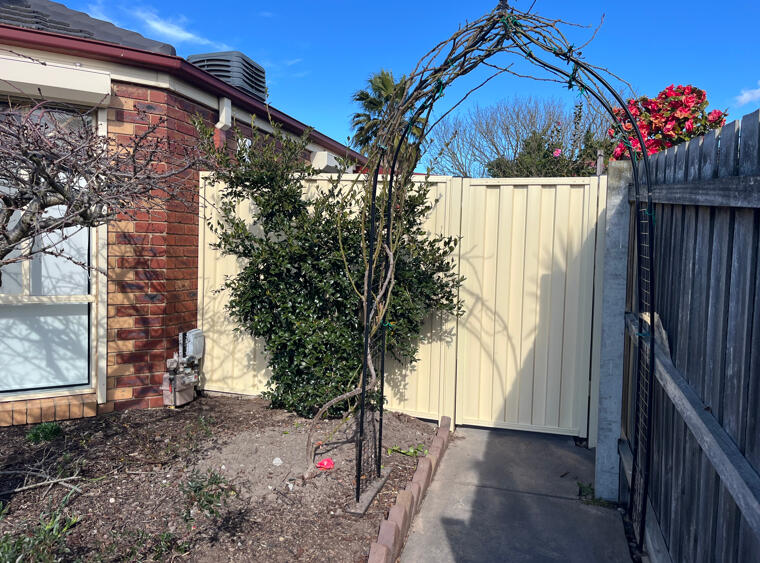 1.8m high black aluminium slat privacy fence and premium side gate completed for a modern home in Cranbourne North