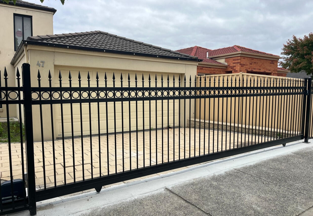 Custom 6m ring and spear motorised sliding gate with matching front boundary fencing completed in Berwick for a premium driveway entrance and improved property security.