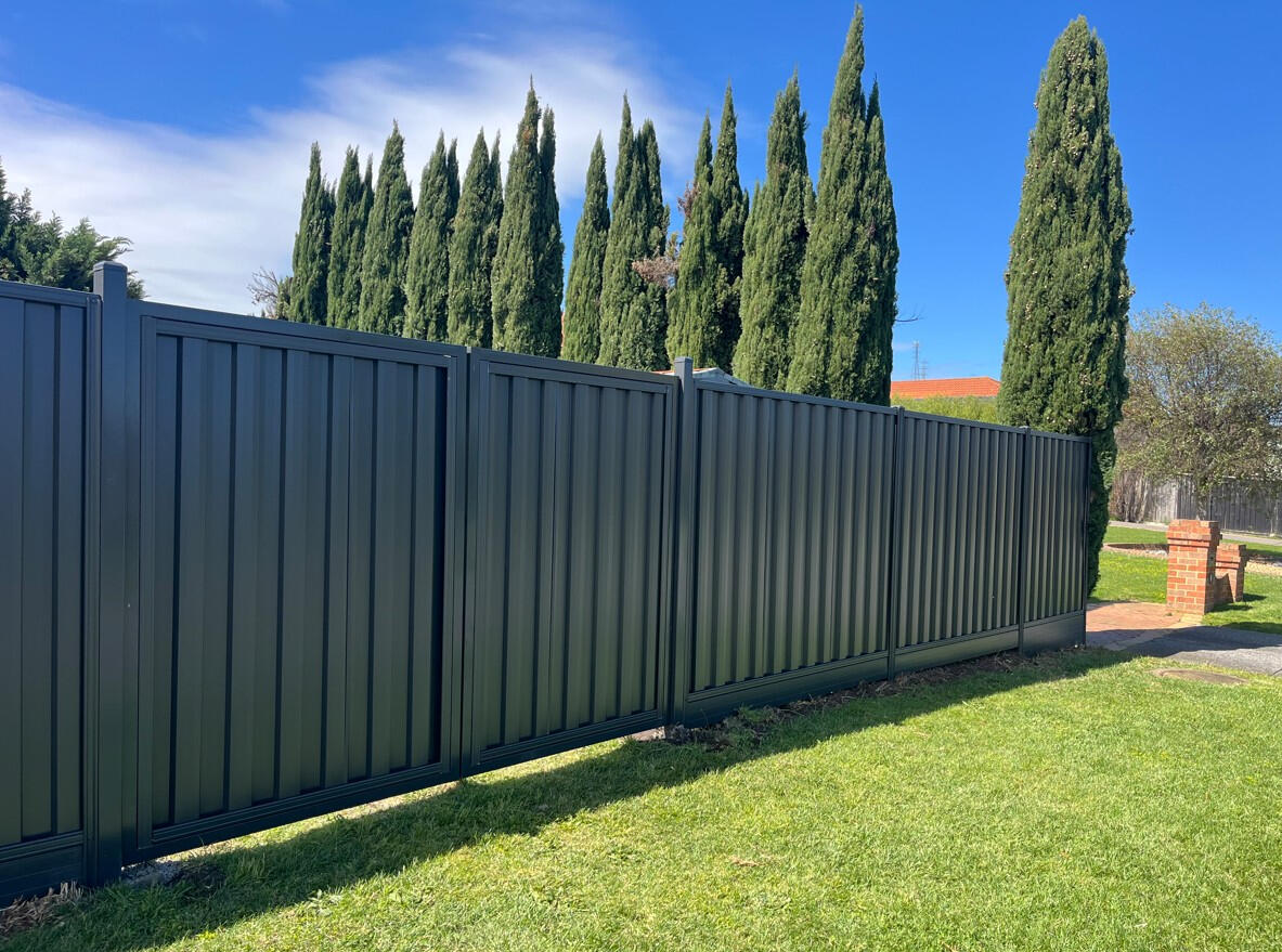 Colorbond double gates installed to match the existing boundary fencing in Narre Warren North. Custom Colorbond double driveway gates completed in Narre Warren North to provide secure rear property access with a matching modern fence design.