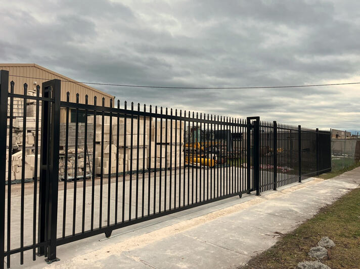 Commercial Spear-Top Fence & Motorised Gates – Seaford Commercial Spear-Top Fence & Motorised Gates – Seaford